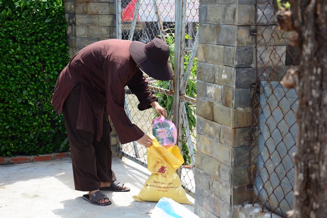 Continuing to support people in need in the Covid-19 pandemic of Hoang Phap Pagoda (series 2)